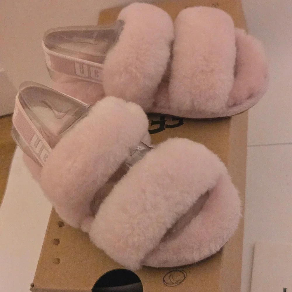 UGG Toddler Oh Yeah Sandals Shell Pink Sheepskin Slides 1116636T Size 7 NWOB
